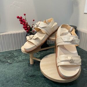 Alexandre Birman Elegant Cream Sandals with iconic bow detail